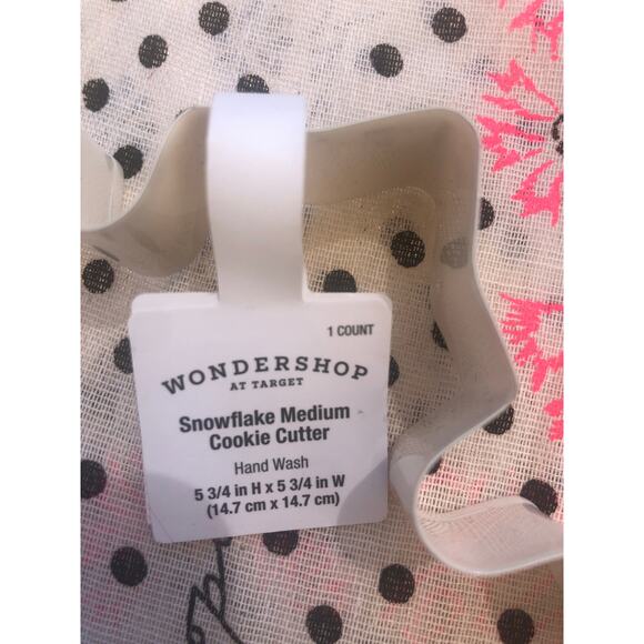 Wondershop NWT Large Snowflake & Large Gingerbread Cookie Cutters - Picture 5 of 5